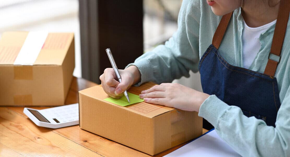 A women writing on sticky note